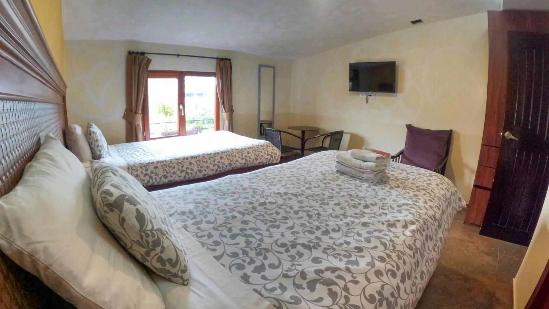***  Artplaza Hotel Quito Ecuador