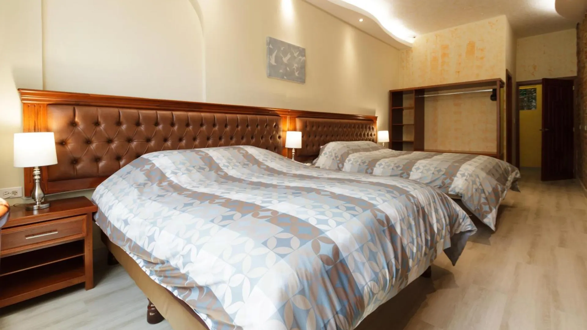 Artplaza Hotel Quito 3*,