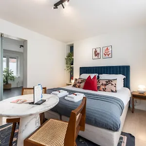 https://fall-eighteen-by-romytravis.bruges-hotels.info